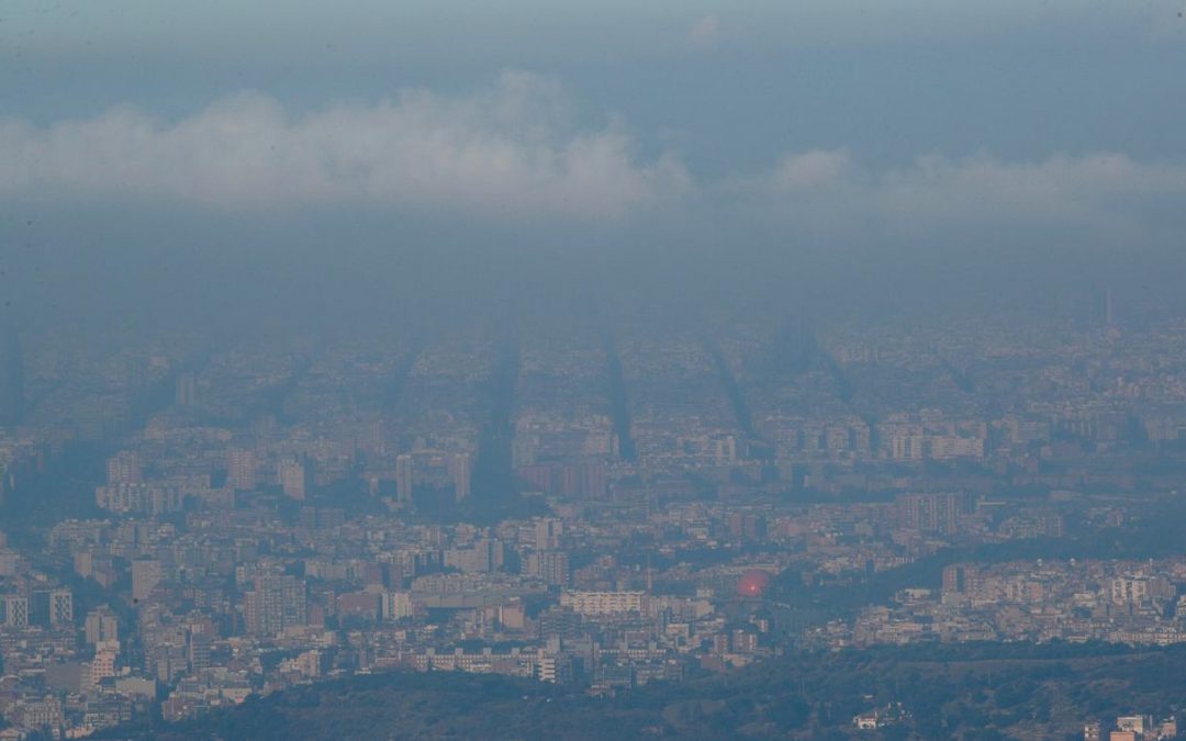 Въглеродните емисии и мръсният въздух – топла връзка с неочакван знак