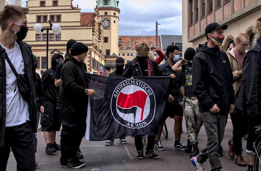 Либералното ляво си иска “нацистите” обратно