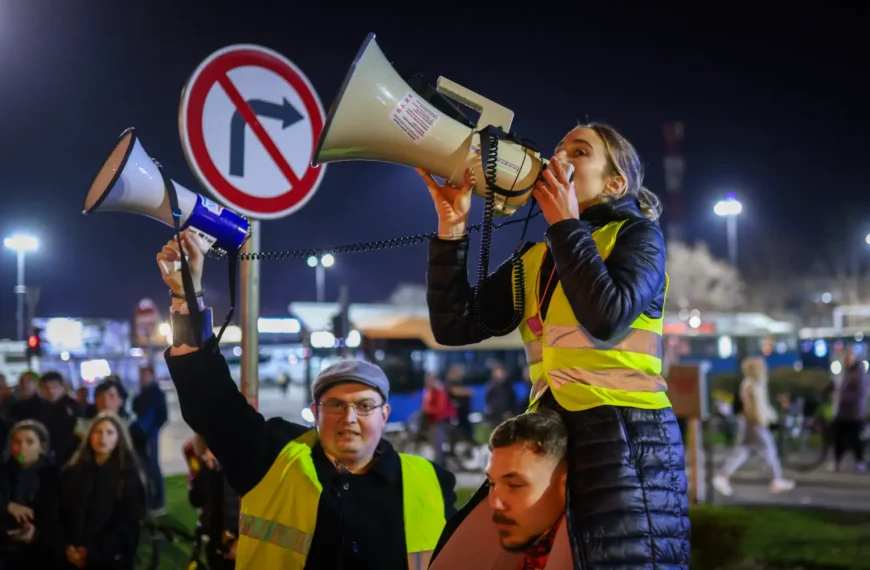 Сърбия: Протести извън шаблона