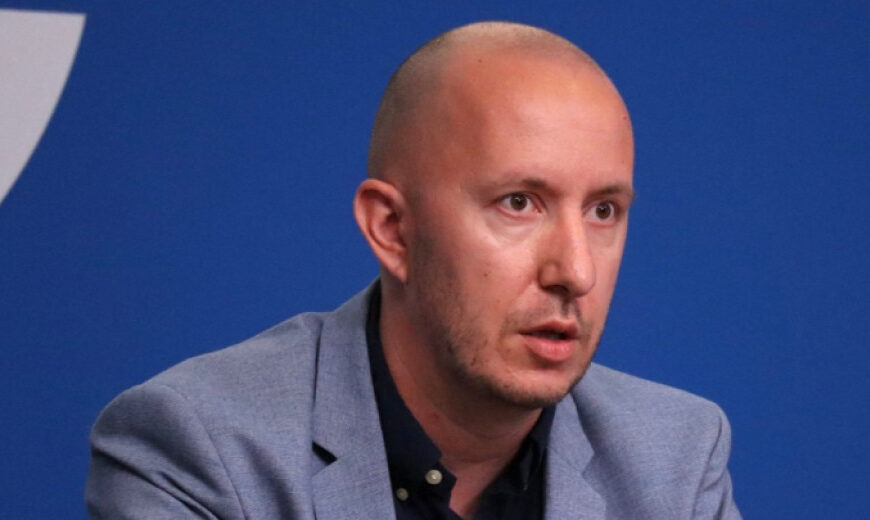 Бюджетът продължава грешните политики от последните години: Михаил Кръстев