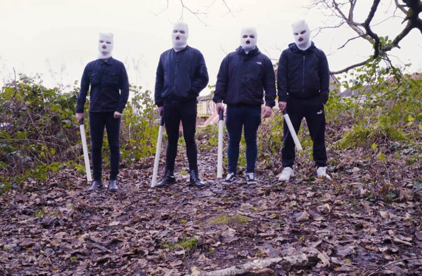 Защо се лъжете, че младите мъже са „крайнодесни“?